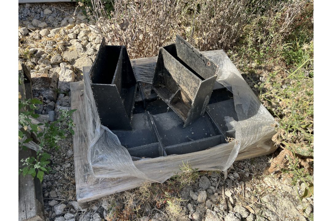 8 piglet feeder hoppers