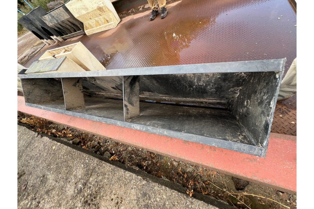 7 Space pig feeder - Image 2 of 2