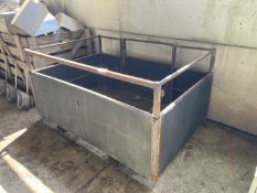 Pallet tine mounted livestock carrying crate