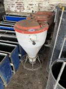 3 round feeders