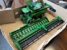 John Deere X9 1000 model combine