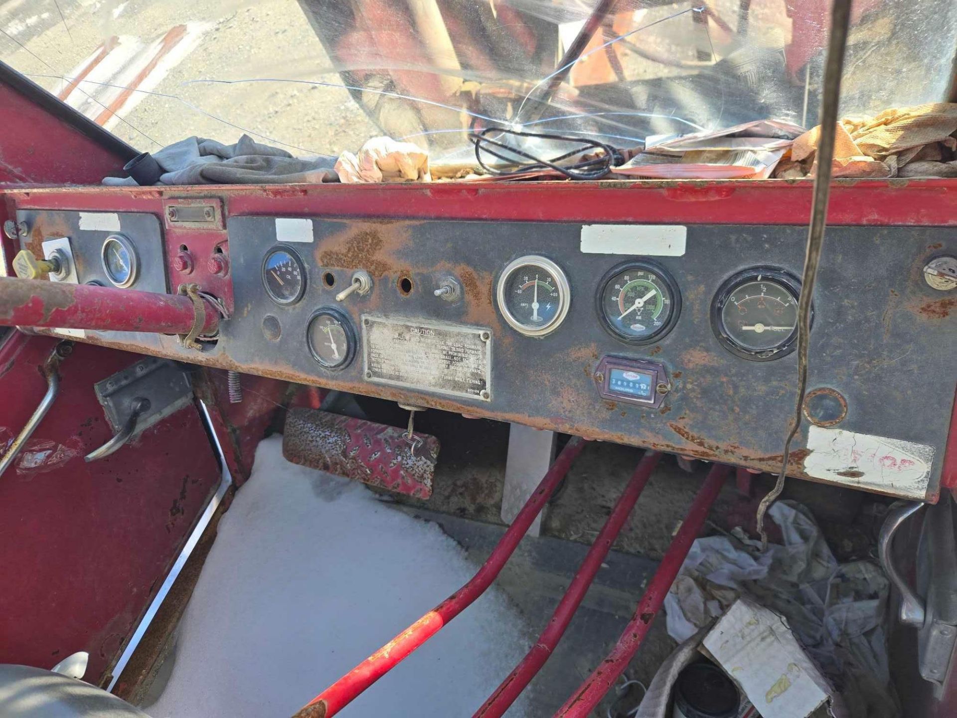 (1991) Taylor Forklift TE-300M - Image 5 of 6