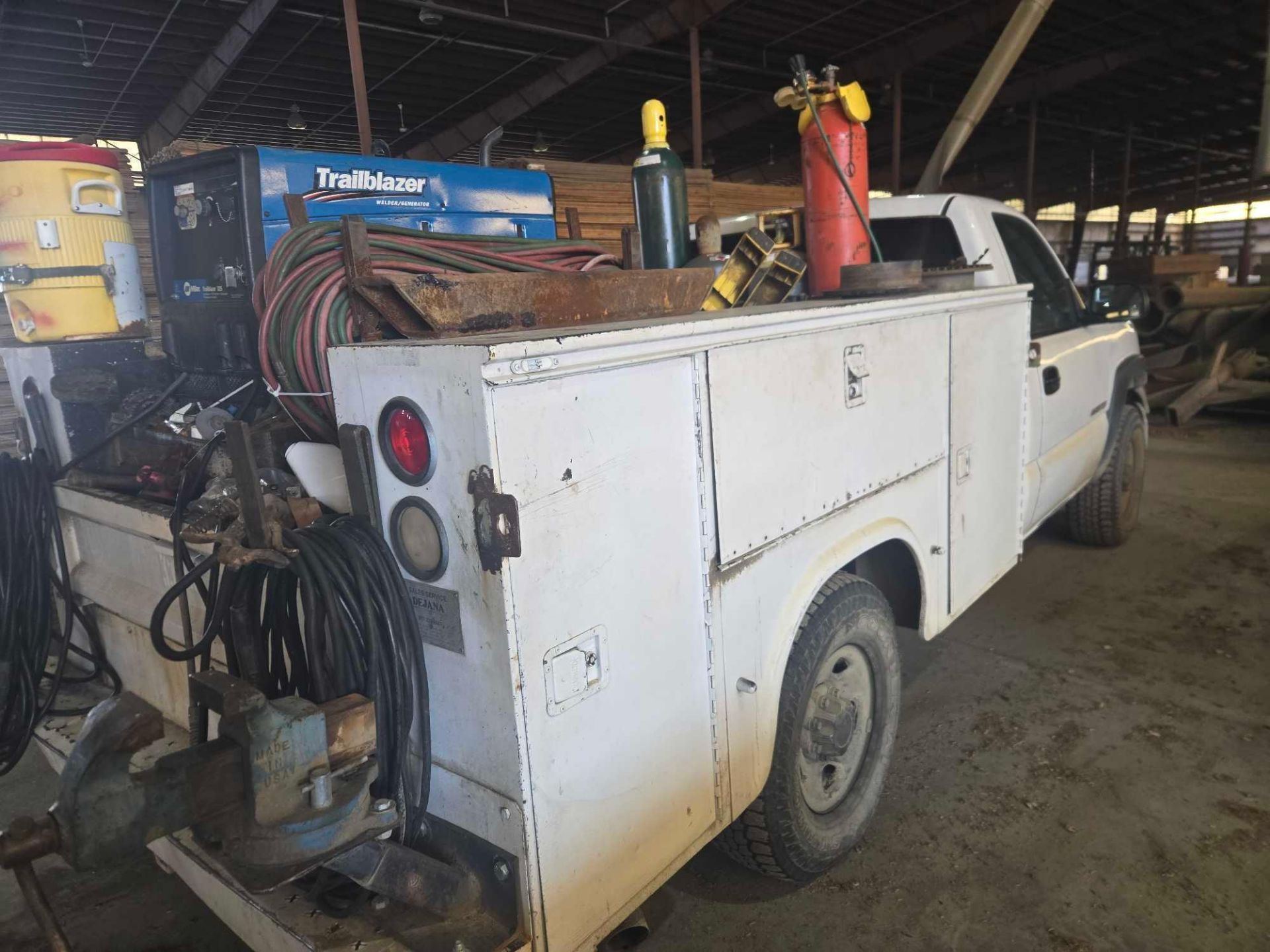 (2006) Chevy 2500 with Utility Box with Miller Welder - Image 8 of 14