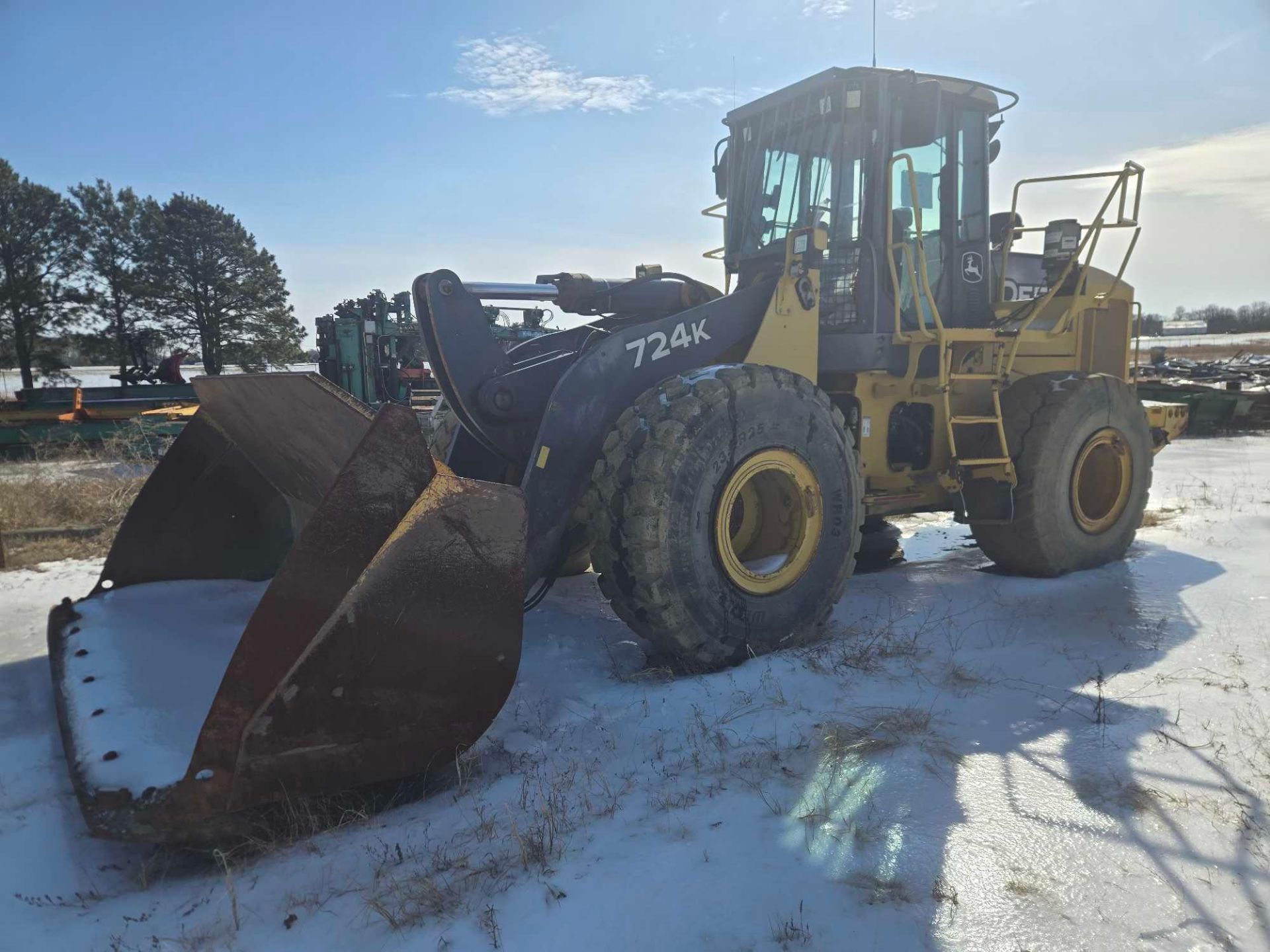 (2011) John Deere 724K - Image 3 of 12