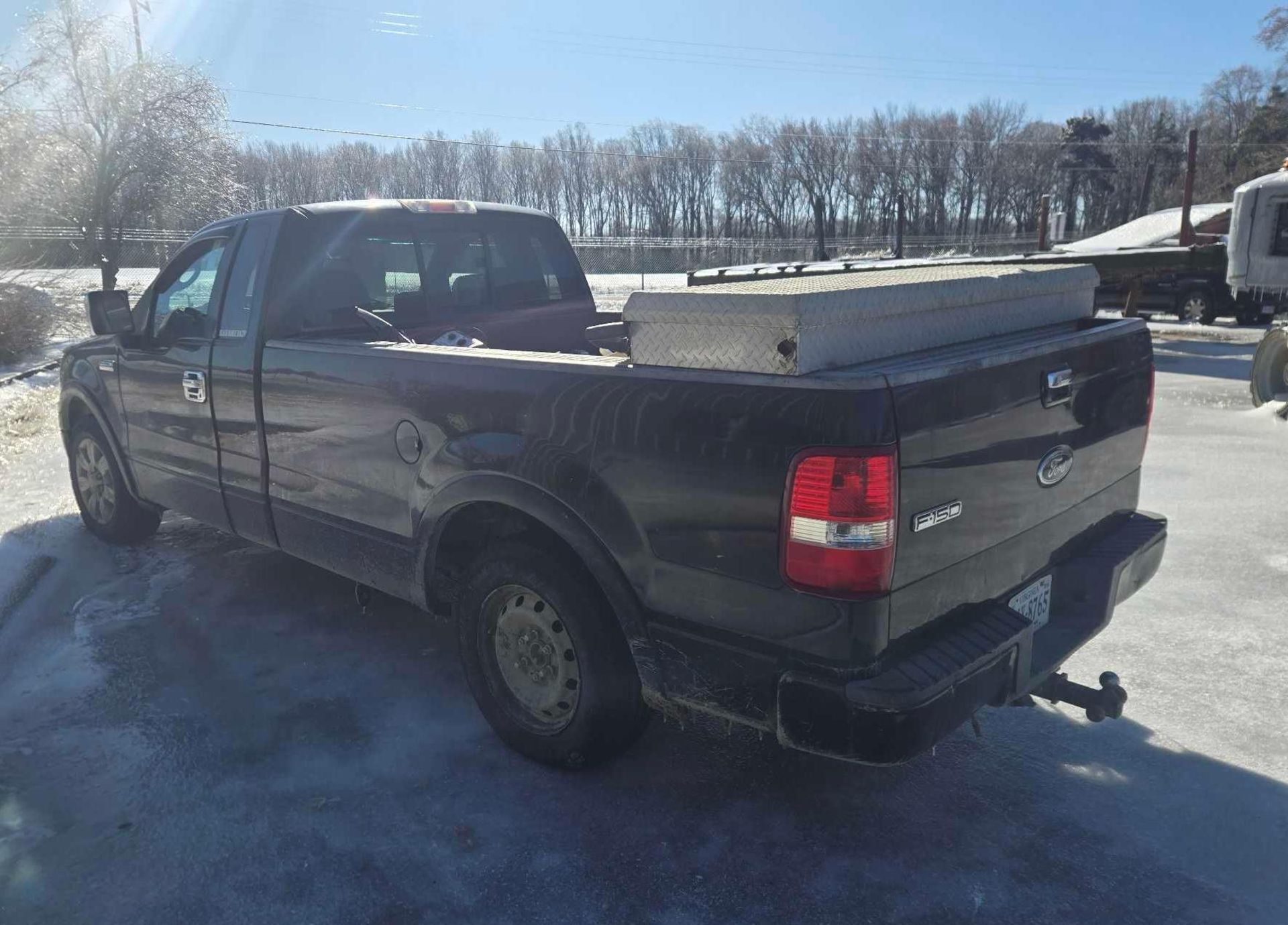 (2005 ) Ford F150 XL Pickup - Image 4 of 9