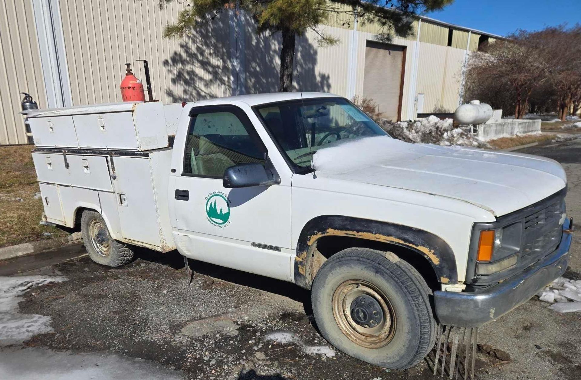 (1998) Chevy 2500 with Utility Box - Image 2 of 5