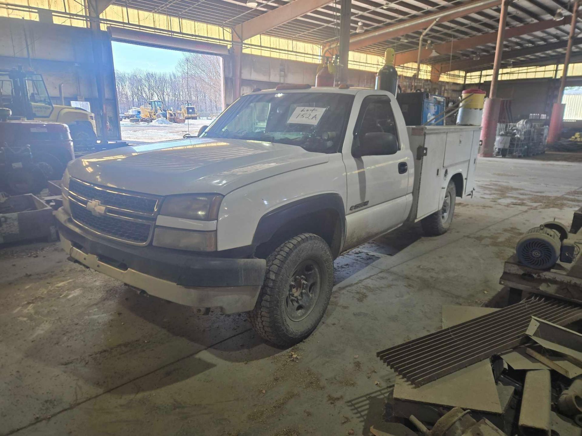 (2006) Chevy 2500 with Utility Box with Miller Welder - Image 3 of 14