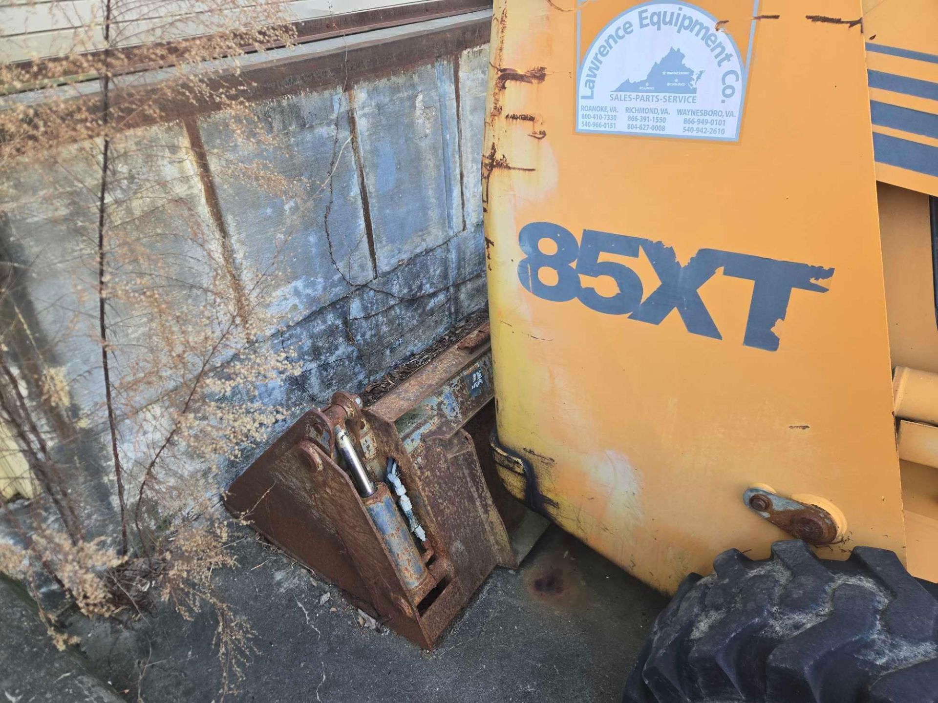 Case 85XT Excavator with Bucket - Image 4 of 7