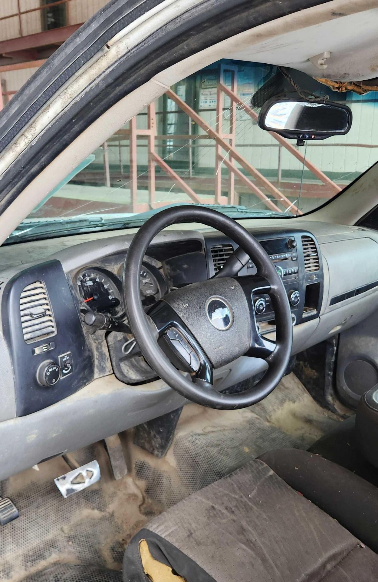 (2008) Chevrolet Silverado. - Image 10 of 12