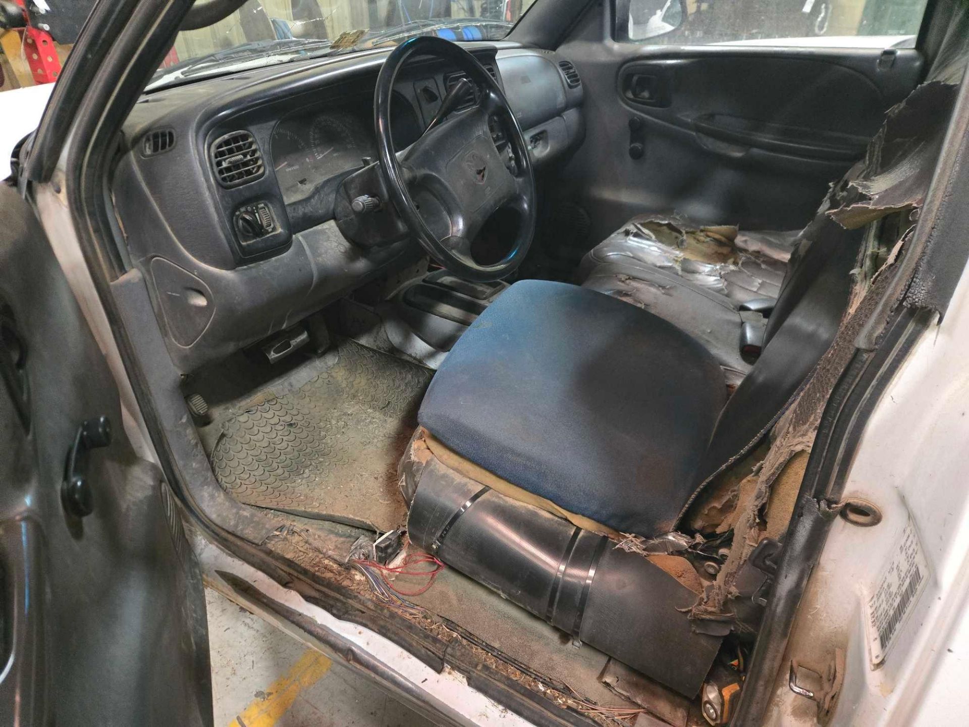(2000) Dodge Dakota Pickup Truck - Image 4 of 5