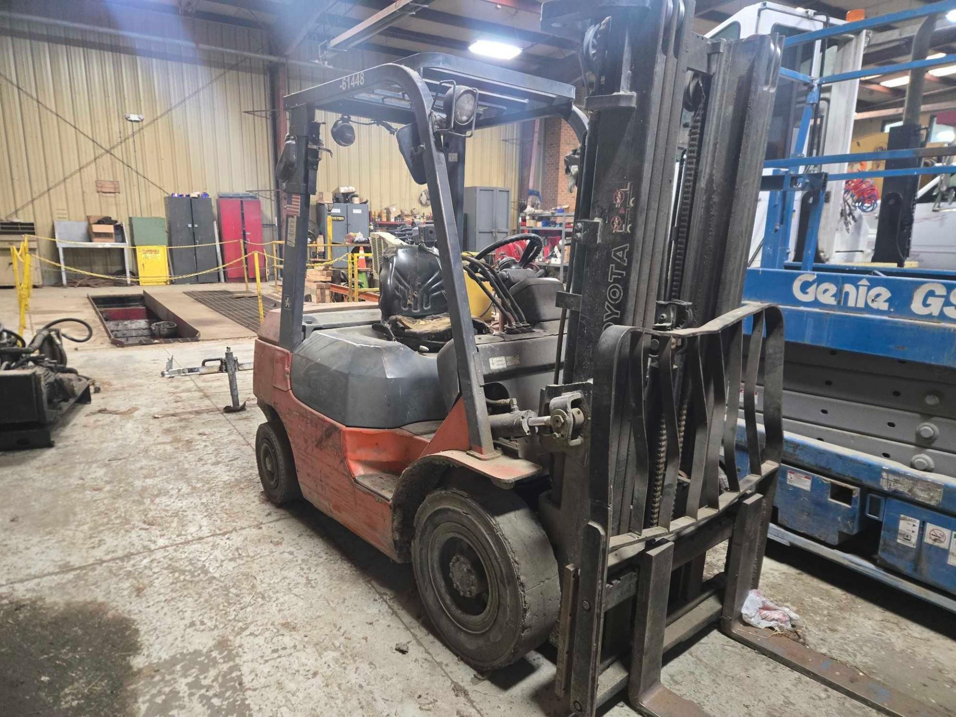 (2005) Toyota Forklift Model 7FDU25