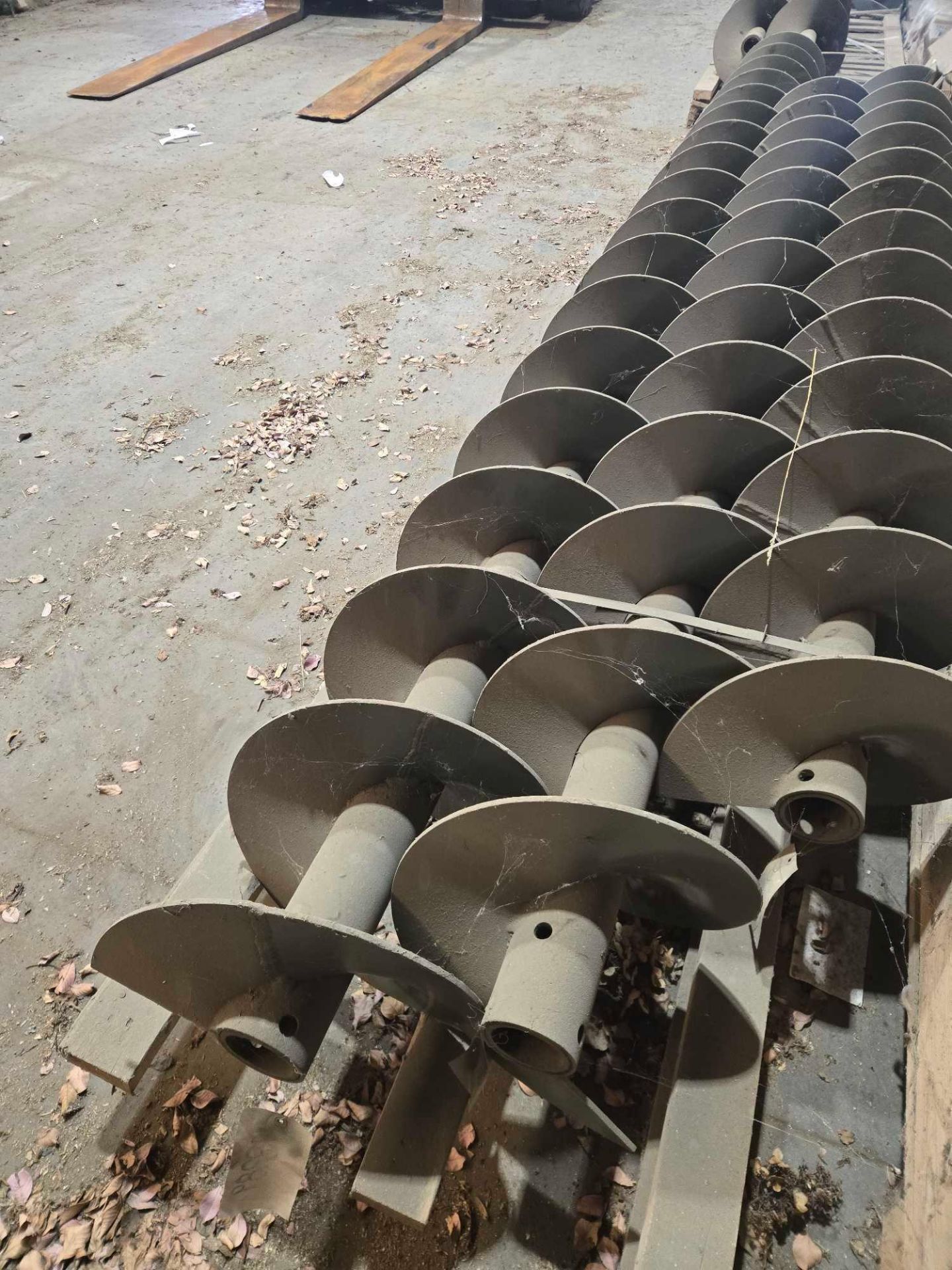 (3) Auger Screws in Various Lengths as Delivered on Pallet - Image 4 of 4
