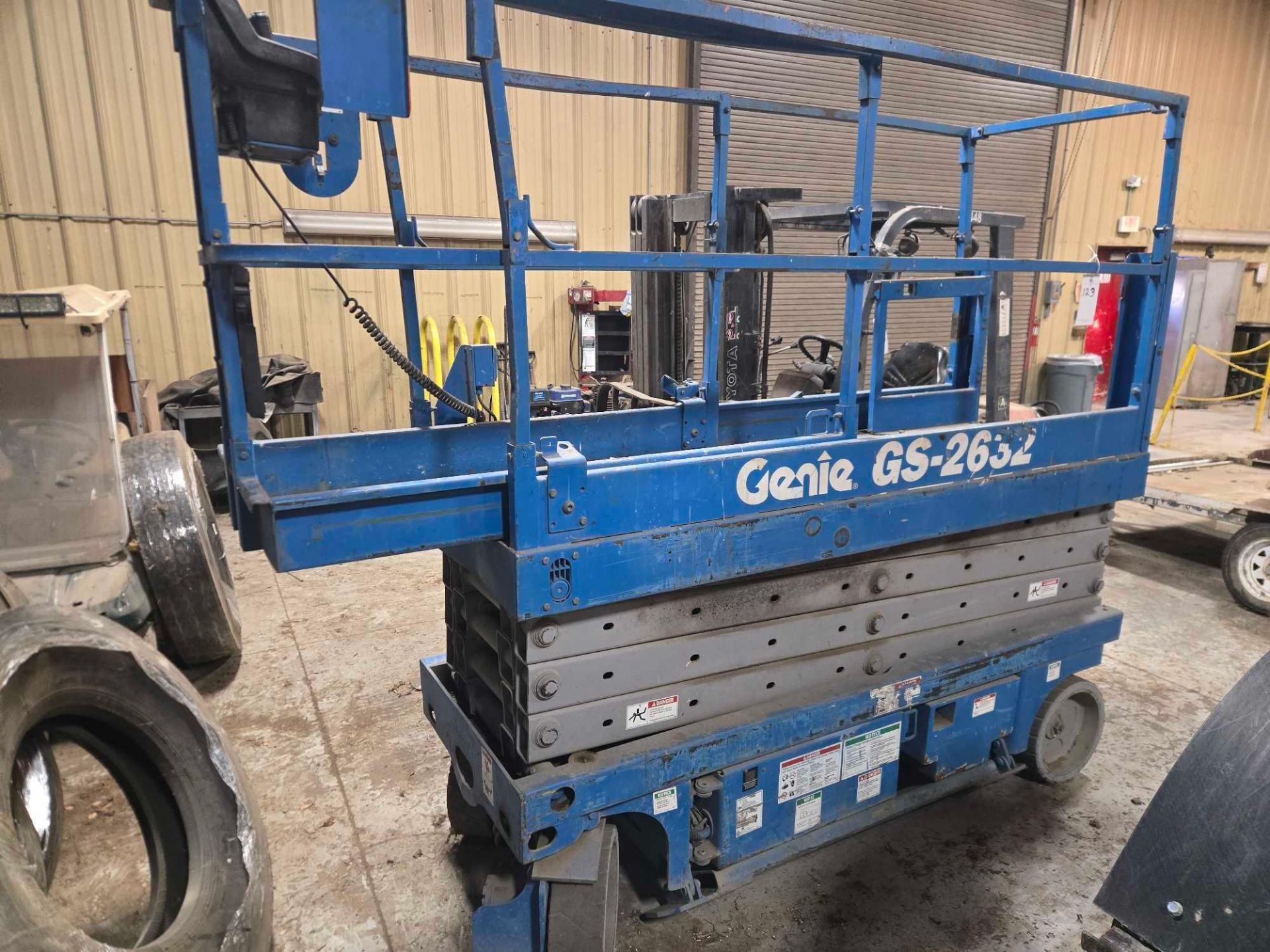 (2002) Genie Scissor Lift Model GS-2632 w/ platform extension deck - Image 4 of 7