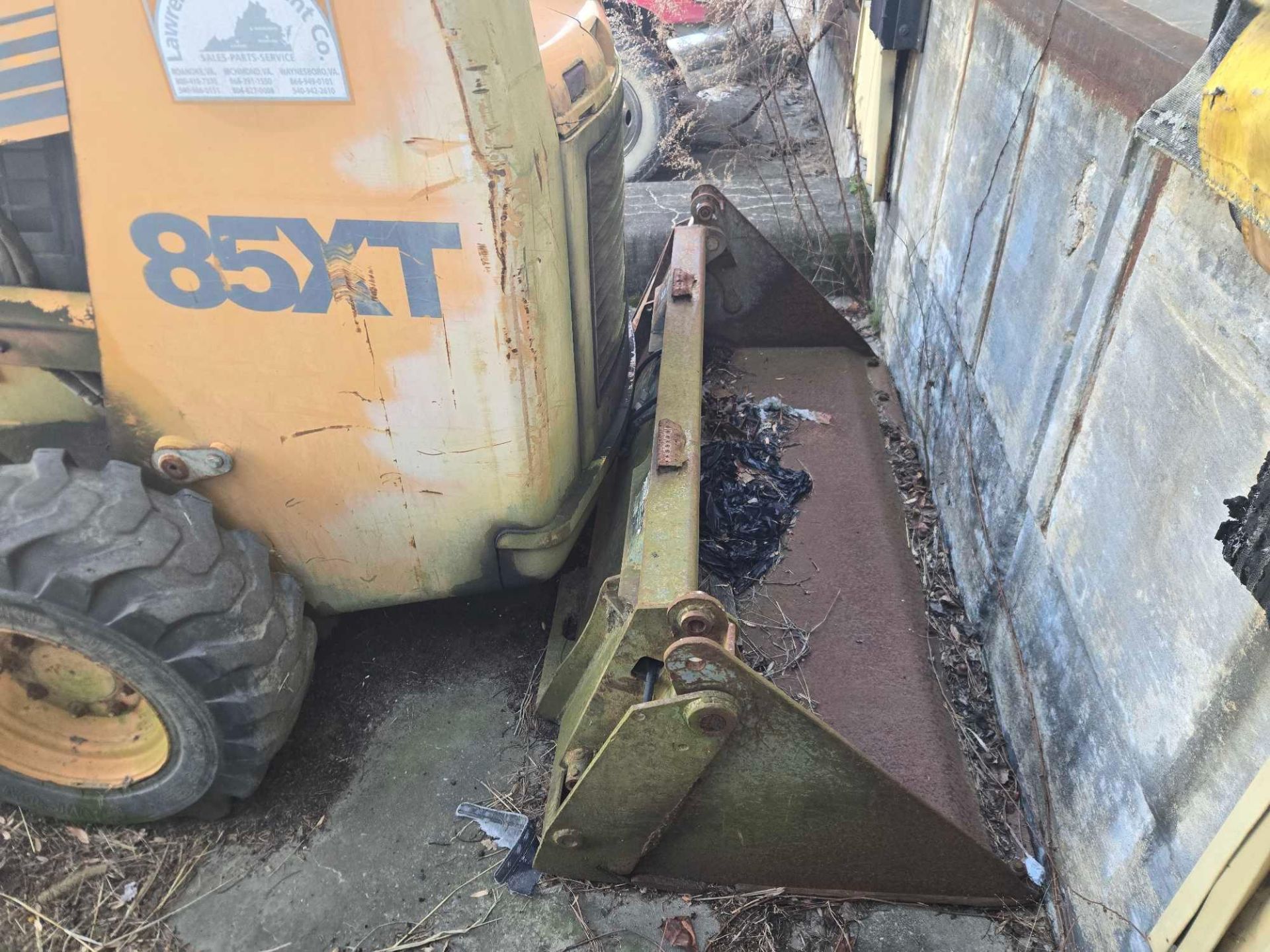 Case 85XT Excavator with Bucket - Image 5 of 7