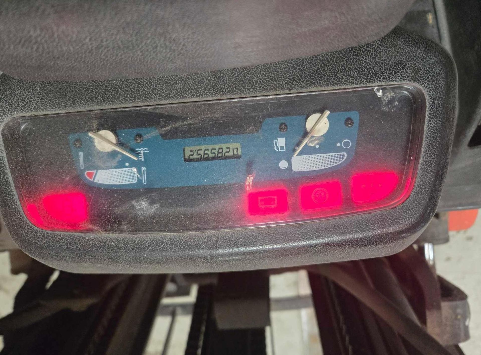 (2005) Toyota Forllift Model 7FDU25 - Image 6 of 6