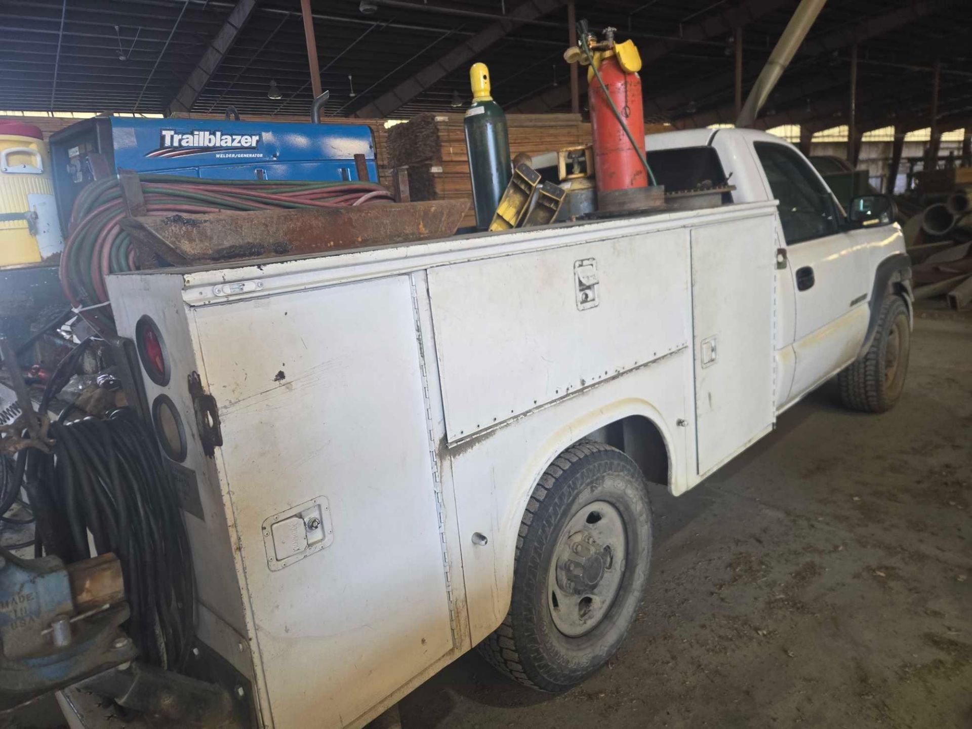 (2006) Chevy 2500 with Utility Box with Miller Welder - Image 5 of 14