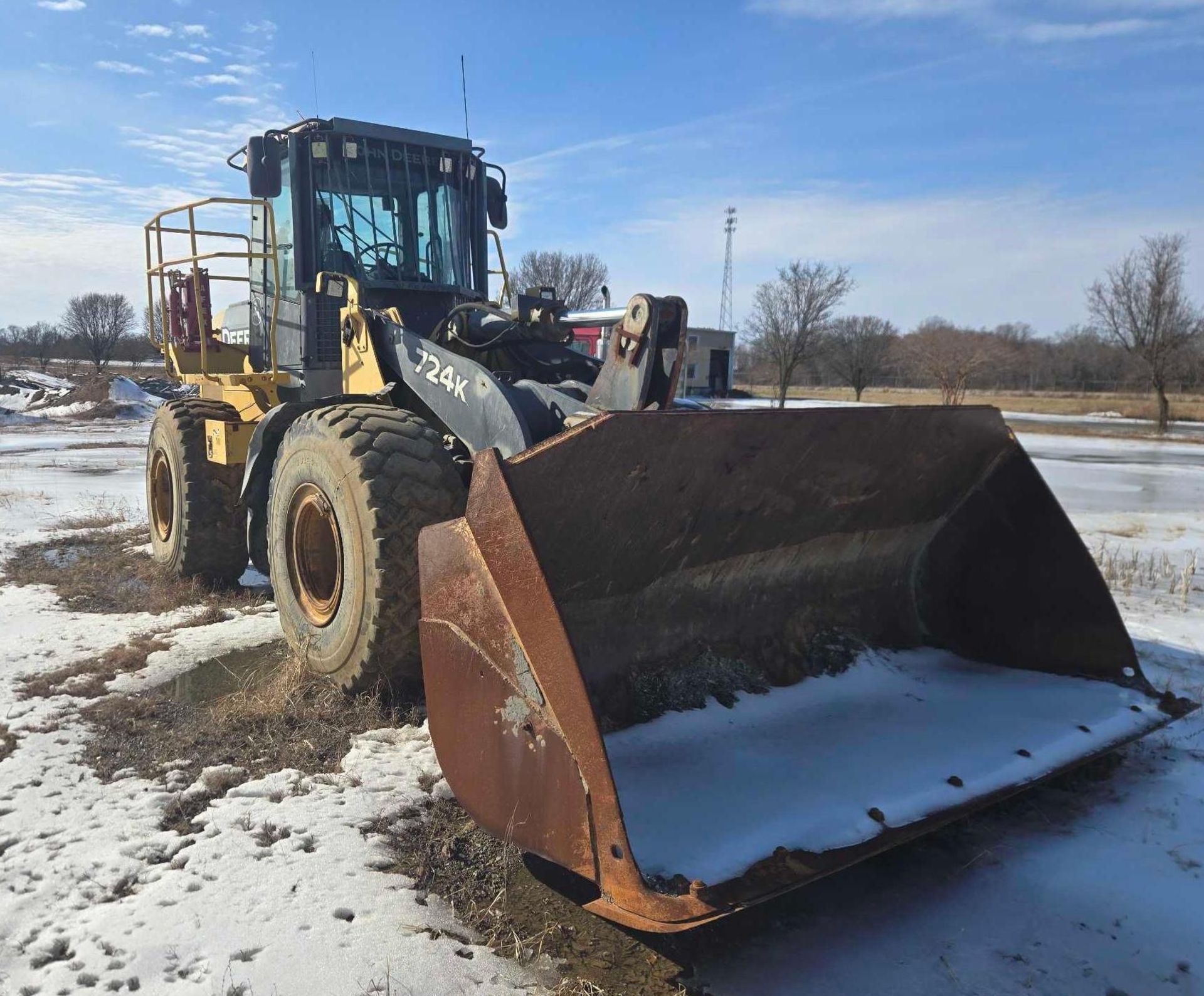 (2011) John Deere 724K - Image 4 of 12