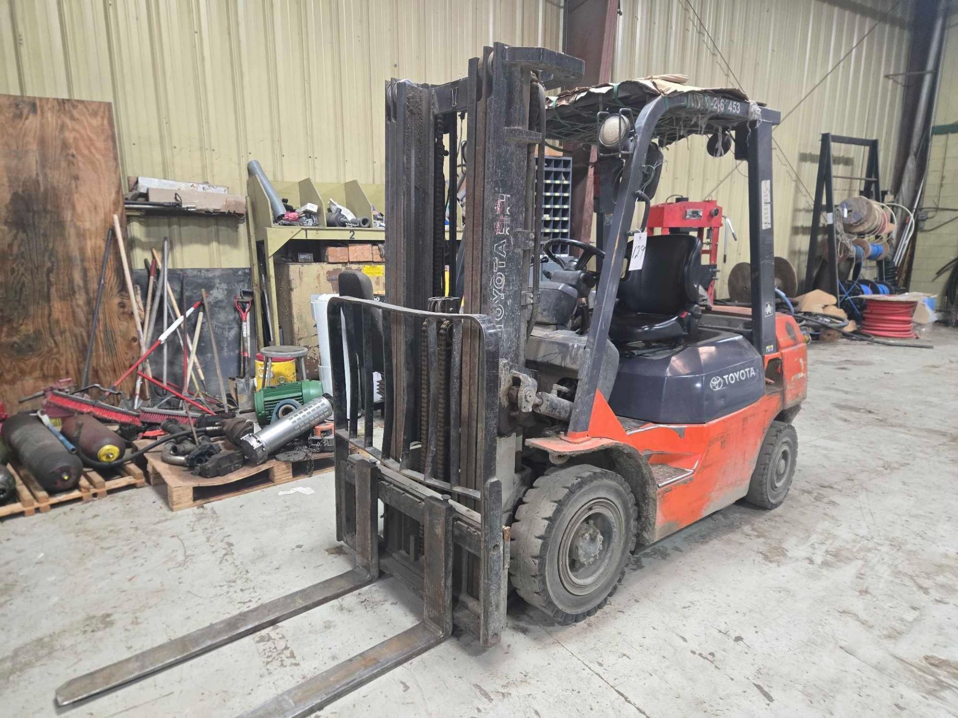 (2005) Toyota Forllift Model 7FDU25