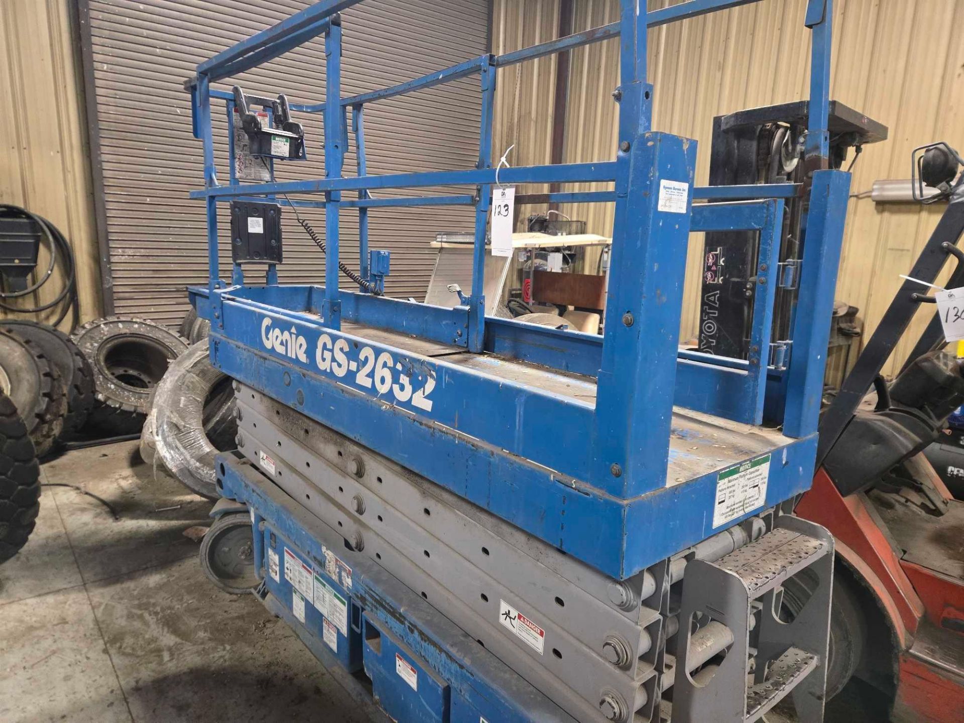 (2002) Genie Scissor Lift Model GS-2632 w/ platform extension deck - Image 3 of 7