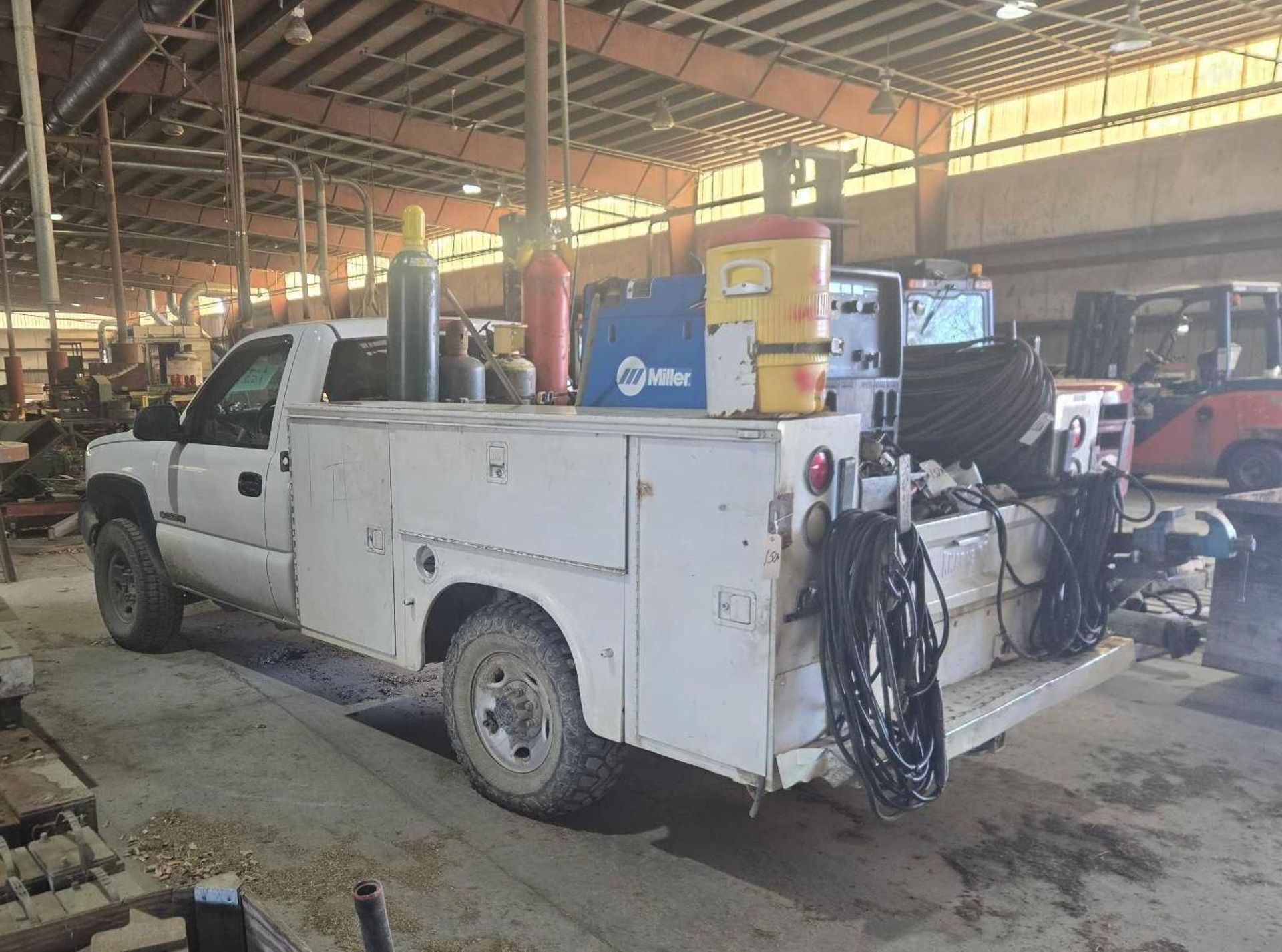 (2006) Chevy 2500 with Utility Box with Miller Welder - Image 2 of 14