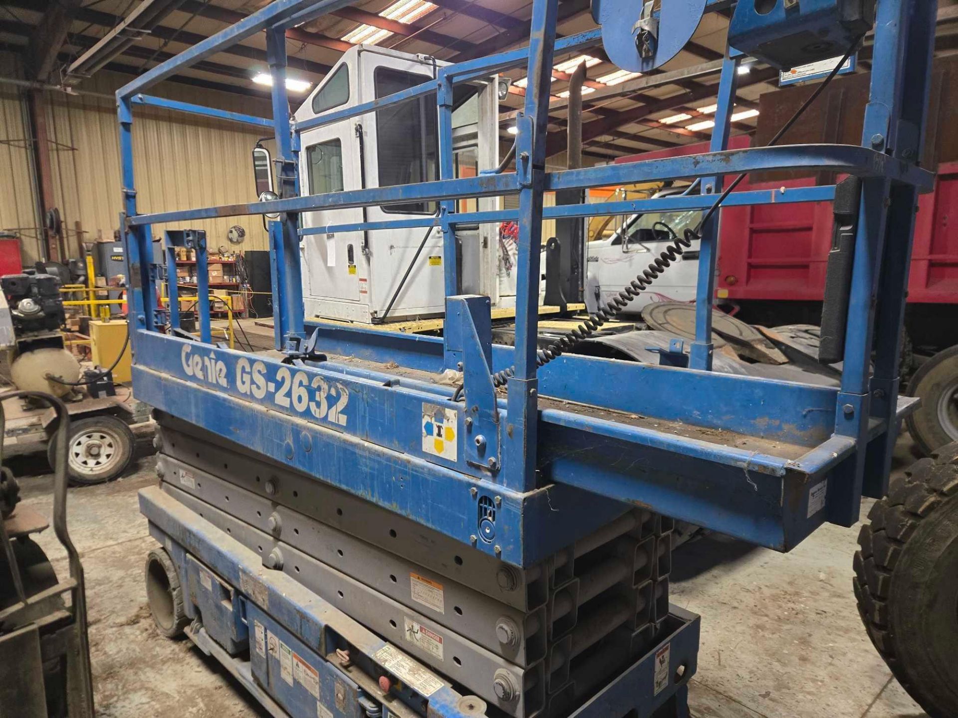 (2002) Genie Scissor Lift Model GS-2632 w/ platform extension deck - Image 6 of 7