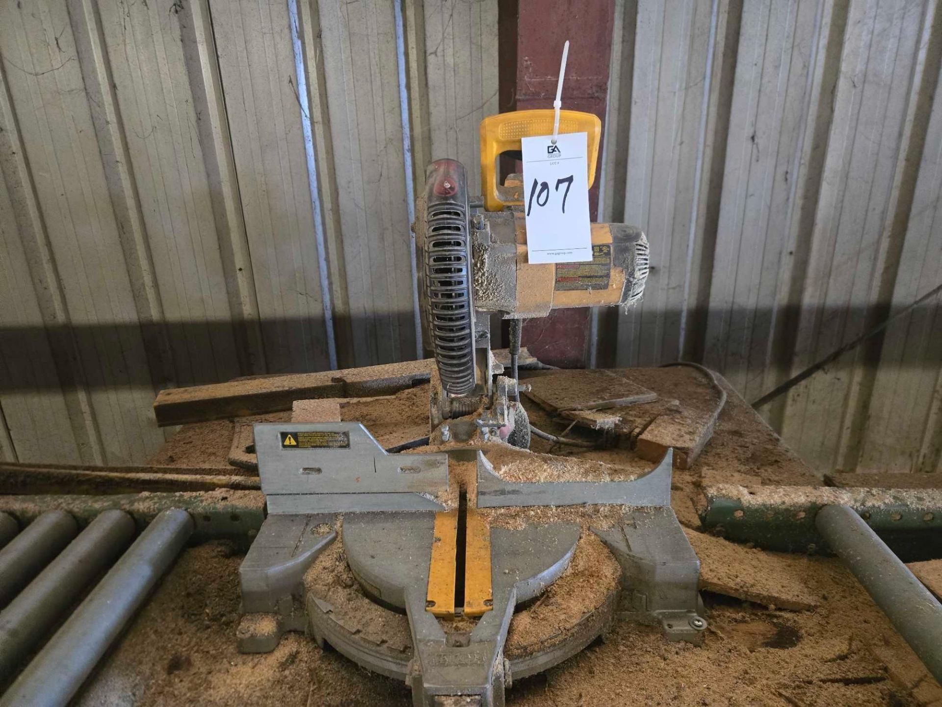 Dewalt 10 Inch Compound Miter Saw with Tablr - Image 2 of 4