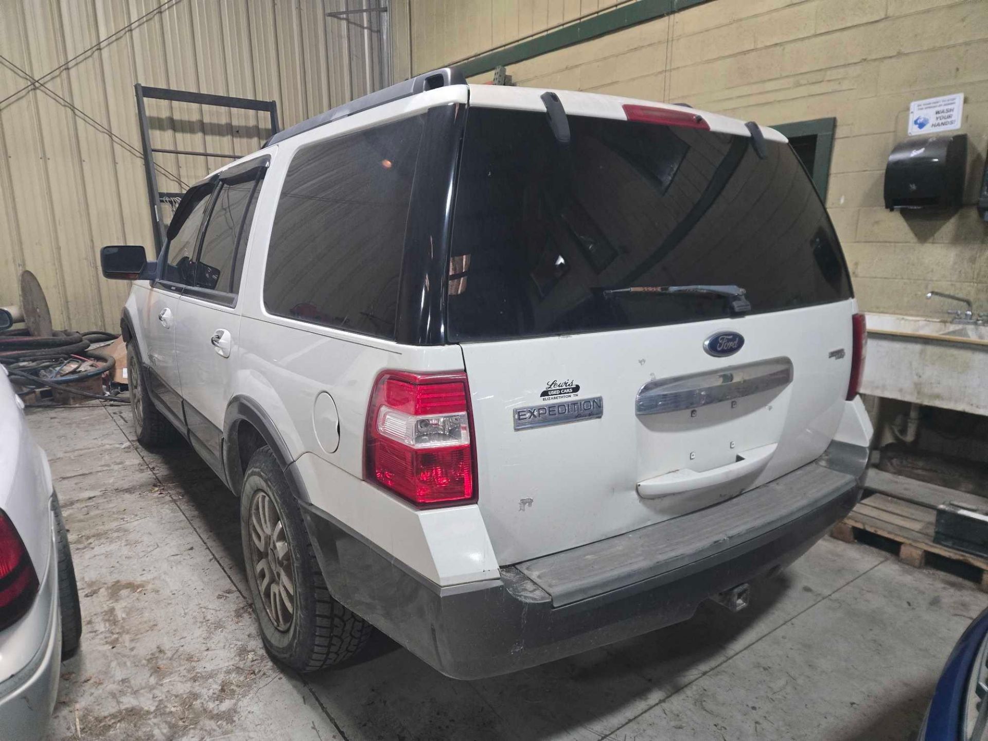 (2008) Ford Expedition - Image 2 of 6