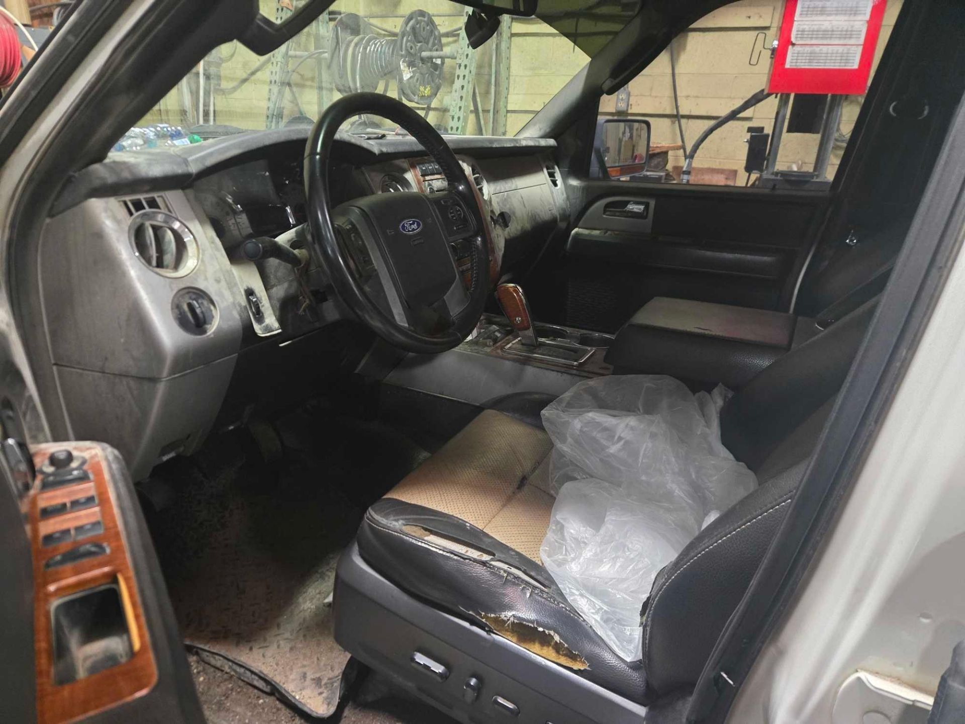 (2008) Ford Expedition - Image 5 of 6