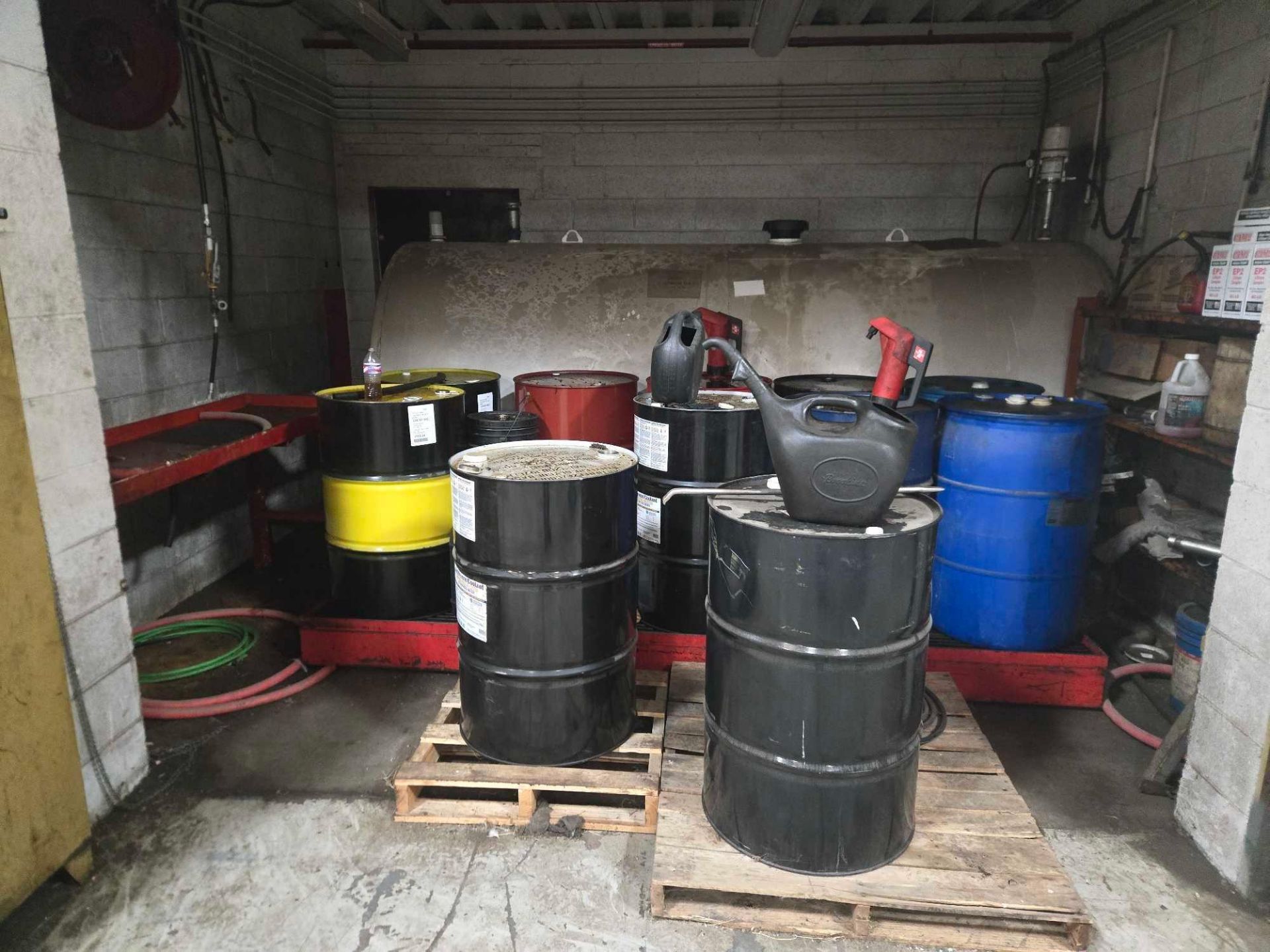 PHOTOS / FEATURED ASSETS - Image 52 of 120