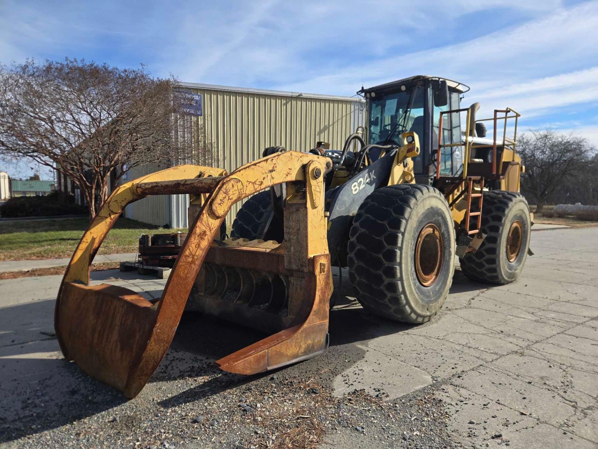 (2015) John Deere 824K Wheel Loader