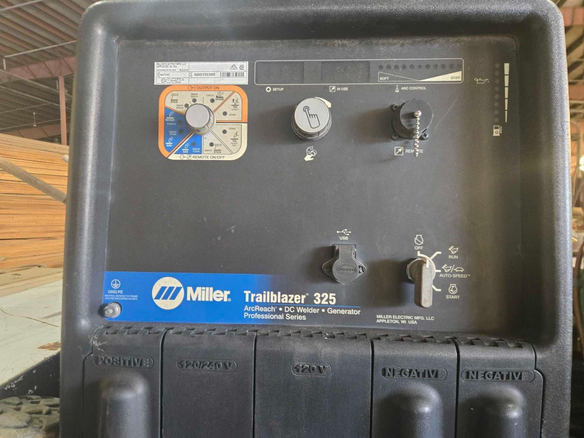 (2006) Chevy 2500 with Utility Box with Miller Welder - Image 14 of 14