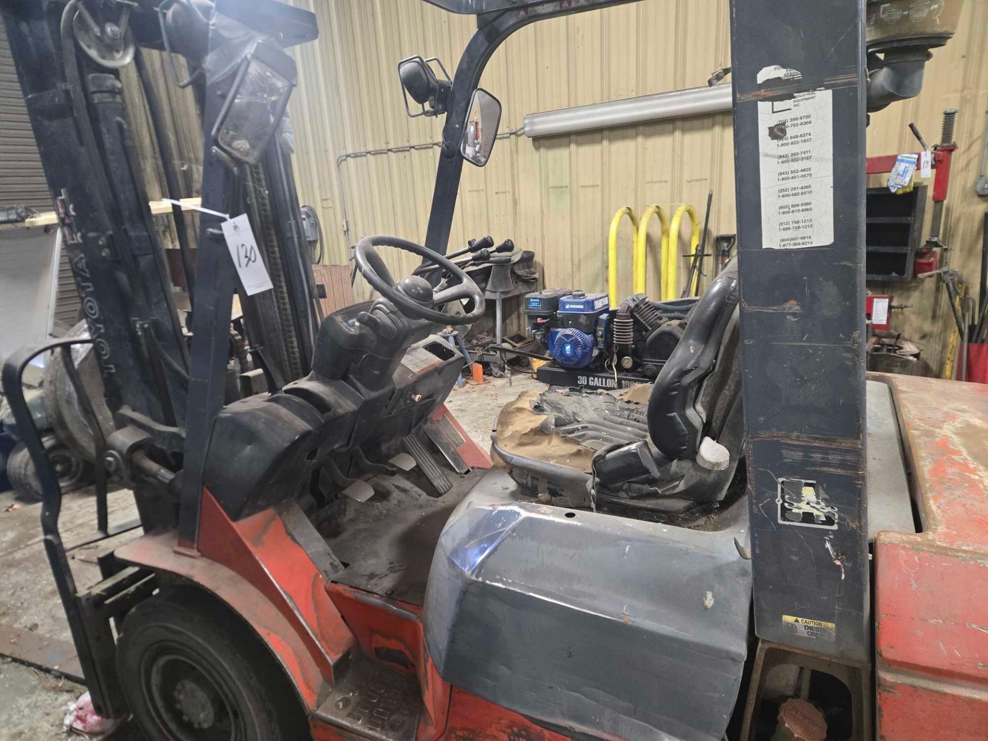 (2005) Toyota Forklift Model 7FDU25 - Image 4 of 5