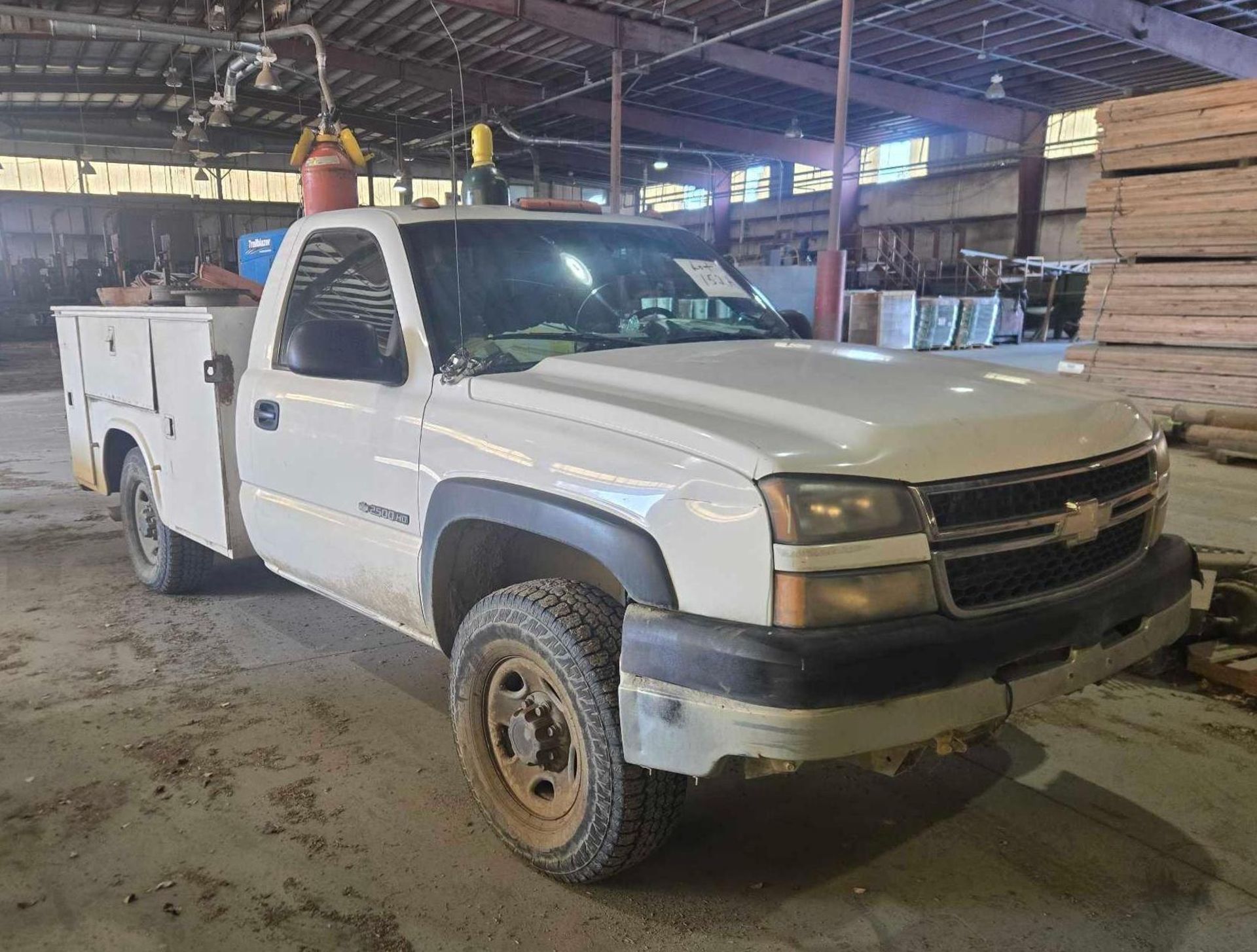 (2006) Chevy 2500 with Utility Box with Miller Welder