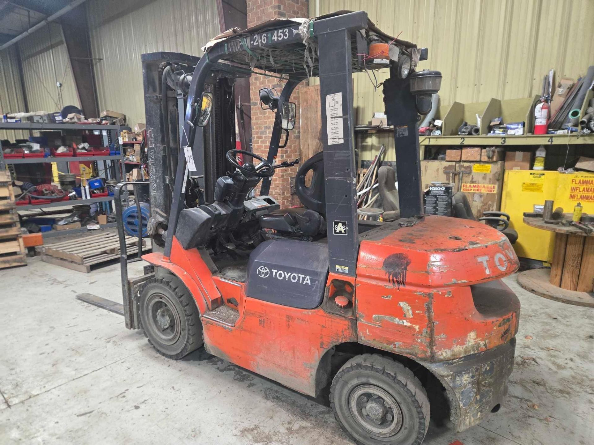 (2005) Toyota Forllift Model 7FDU25 - Image 2 of 6