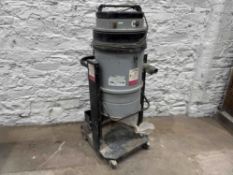 Coynco 2580W Industrial Vacuum Cleaner 110v, With Attachments