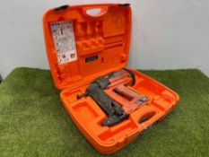 Spit Plulsa 700P Cordless Gas Nailer, Note: There is NO VAT on the HAMMER PRICE of this Lot