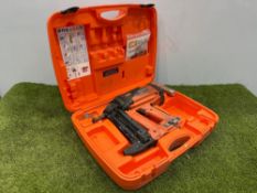 Spit Plulsa 700P Cordless Gas Nailer, Note: There is NO VAT on the HAMMER PRICE of this Lot