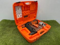 Spit Plulsa 700P Cordless Gas Nailer, Note: There is NO VAT on the HAMMER PRICE of this Lot