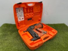 Spit Plulsa 700P Cordless Gas Nailer, Note: There is NO VAT on the HAMMER PRICE of this Lot