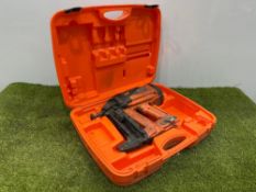 Spit Plulsa 700P Cordless Gas Nailer, Note: There is NO VAT on the HAMMER PRICE of this Lot