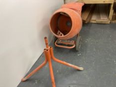 Altrad Minimix 150 Barrel Mixer with Stand. Location: Tunbridge Wells. There is NO loading