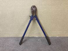 A Pair of Bolt Croppers. Location: Tunbridge Wells. There is NO loading assistance available.