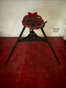 Portable tristand chain vice