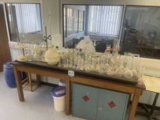 Quantity of Laboratory Glassware