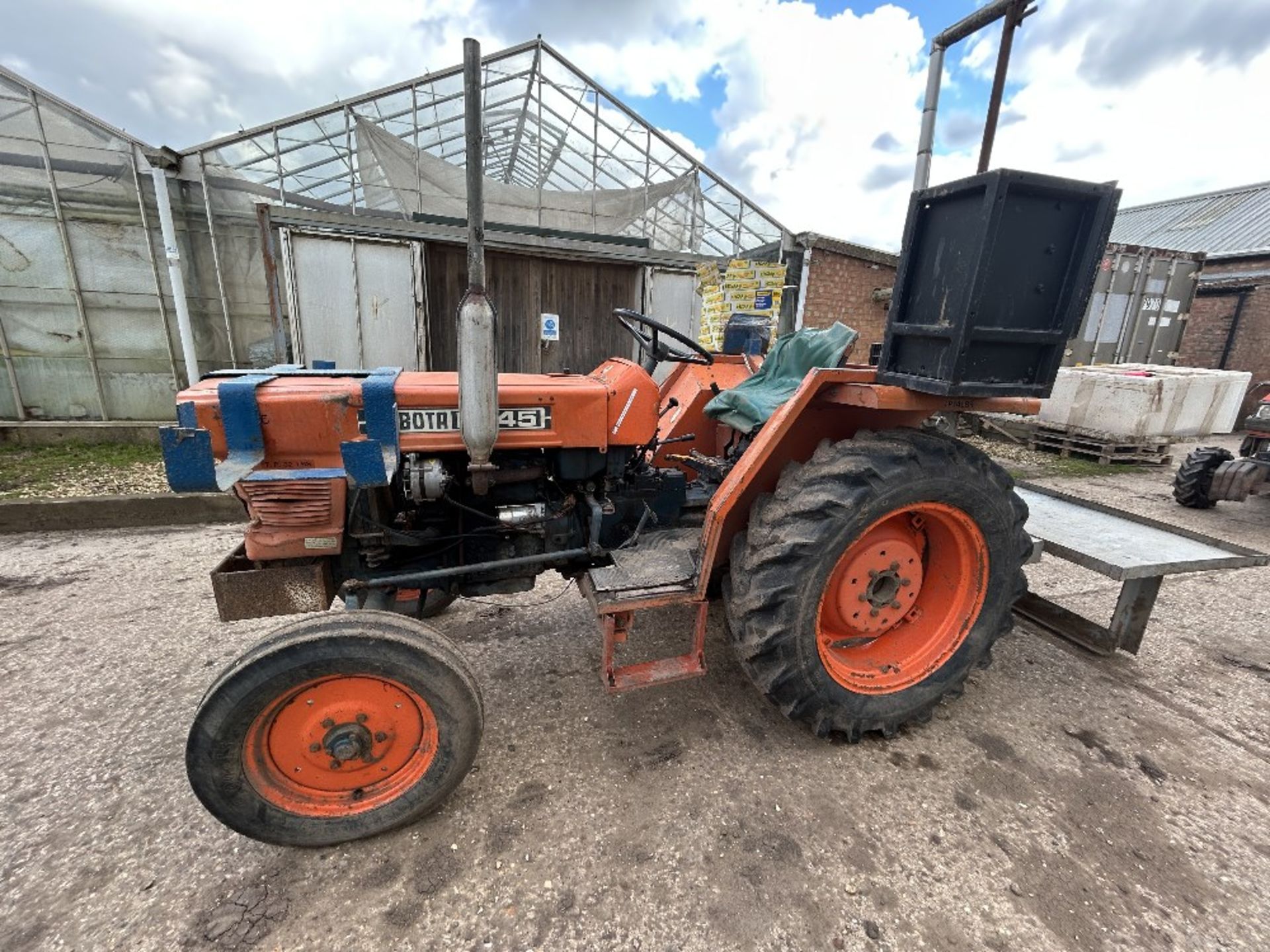 Kubota L245 Compact Utility Diesel Tractor - Image 4 of 18