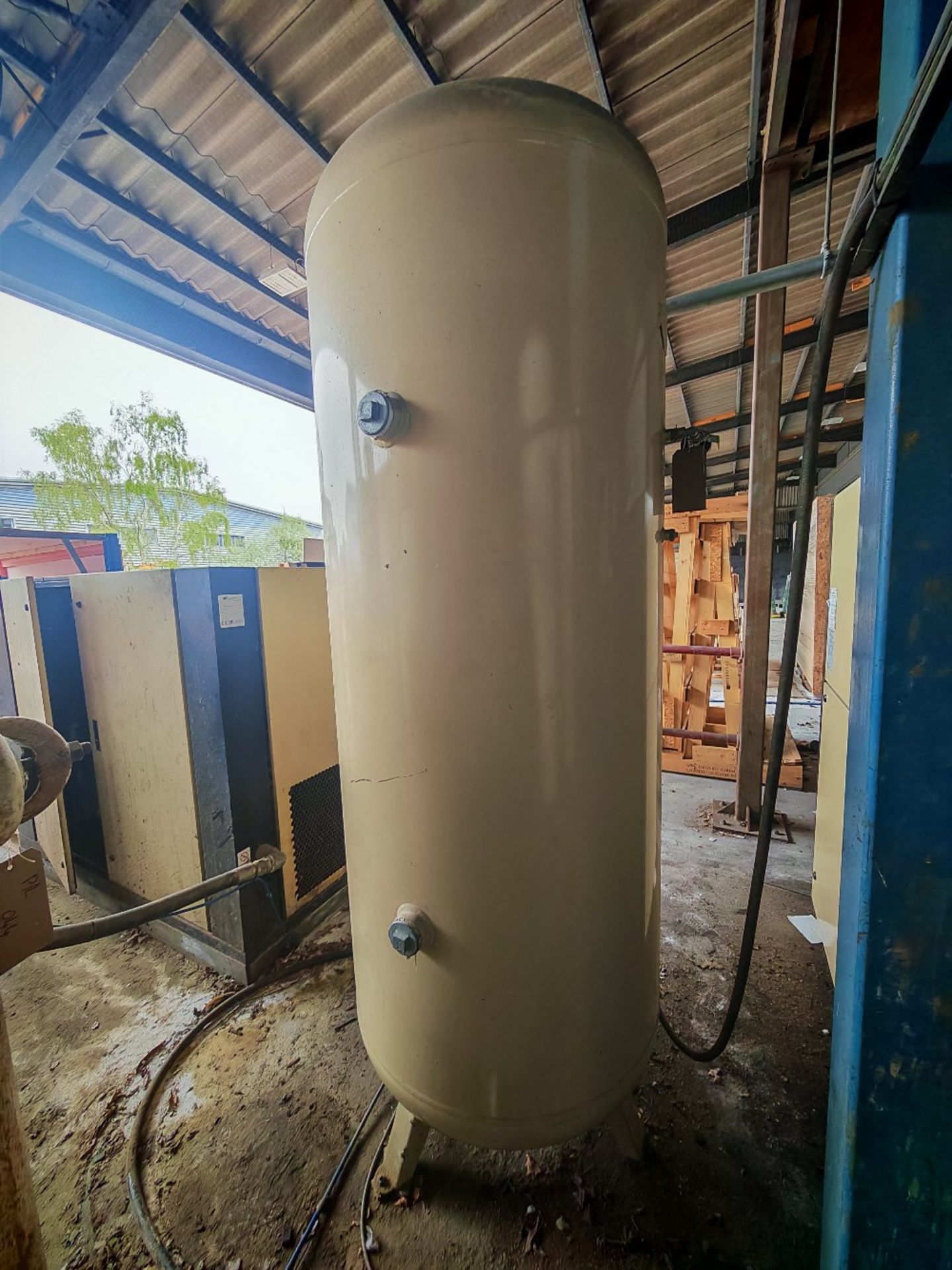 (2021) Ingersoll Rand RSe37n packaged air compressor with receiver - Image 15 of 16