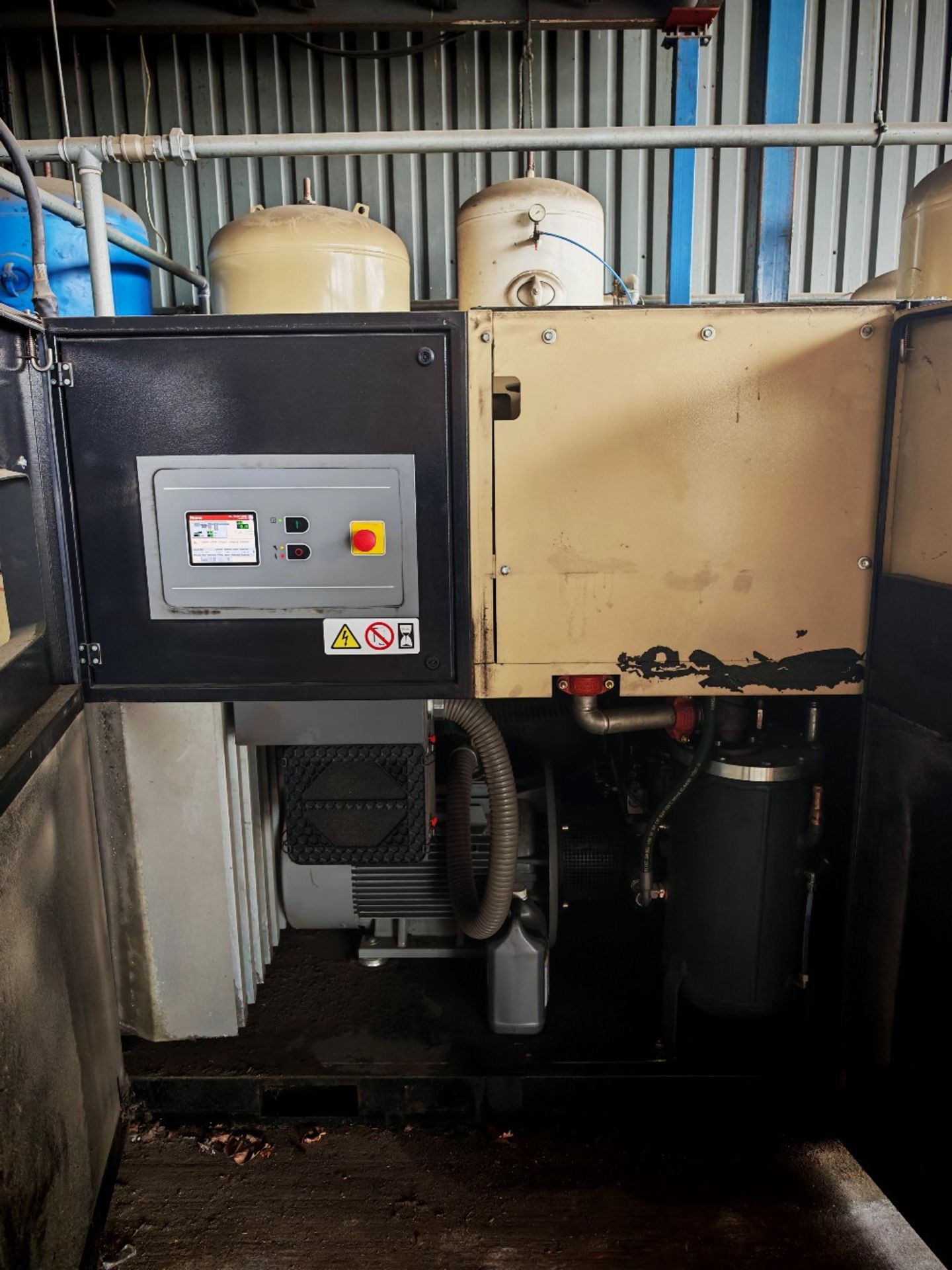 (2021) Ingersoll Rand RSe37n packaged air compressor with receiver - Image 4 of 16