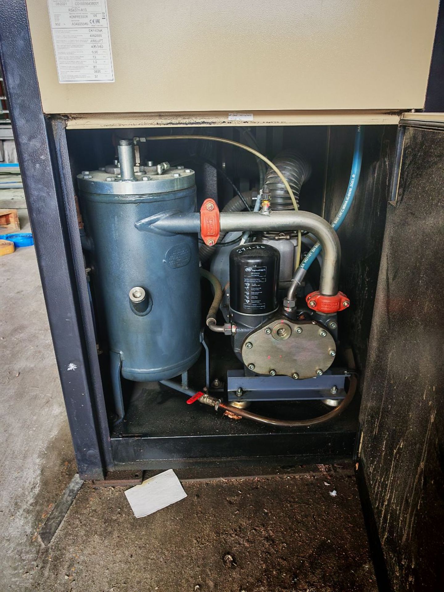 (2021) Ingersoll Rand RSe37n packaged air compressor with receiver - Image 5 of 16