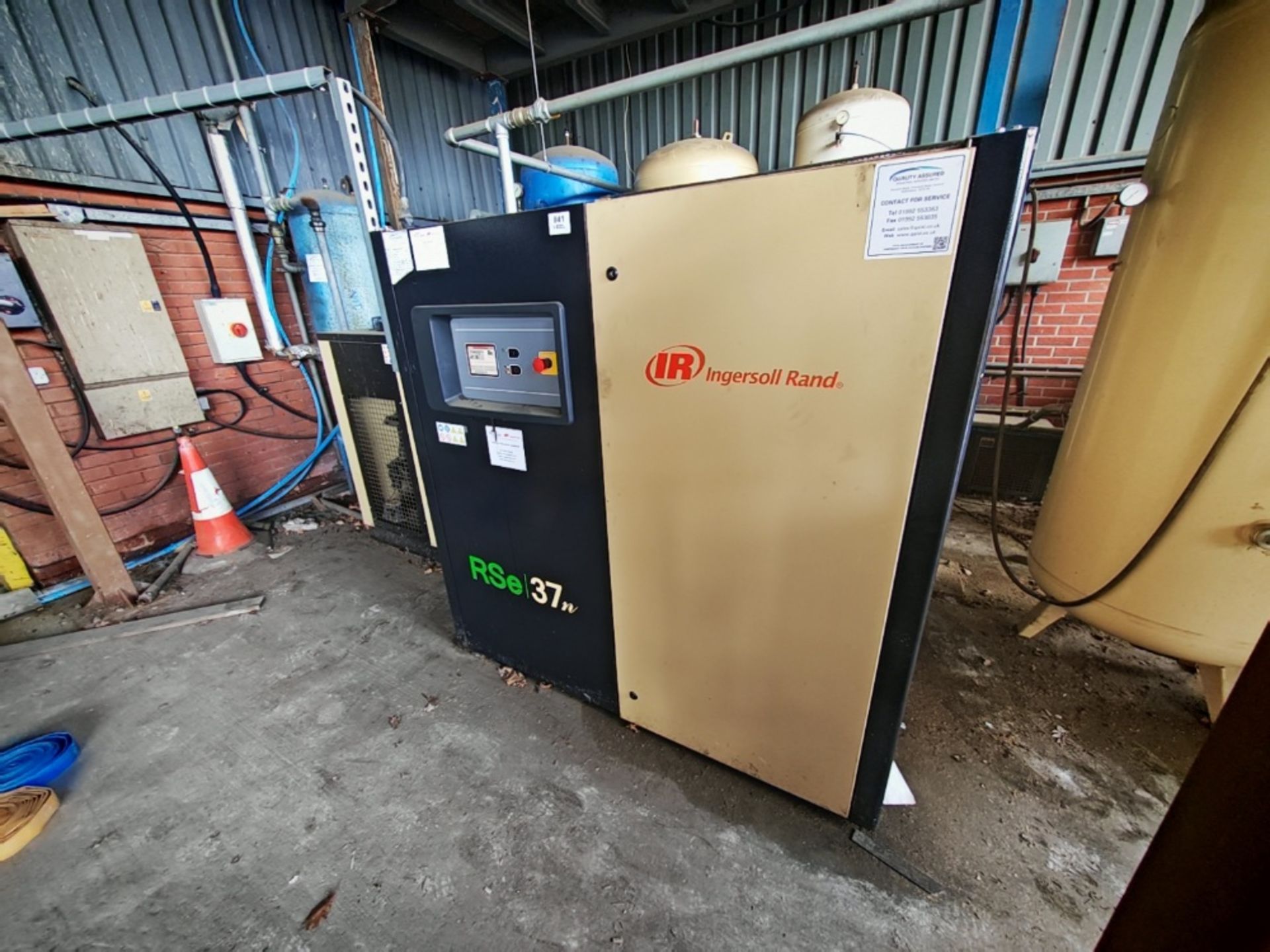 (2021) Ingersoll Rand RSe37n packaged air compressor with receiver - Image 3 of 16