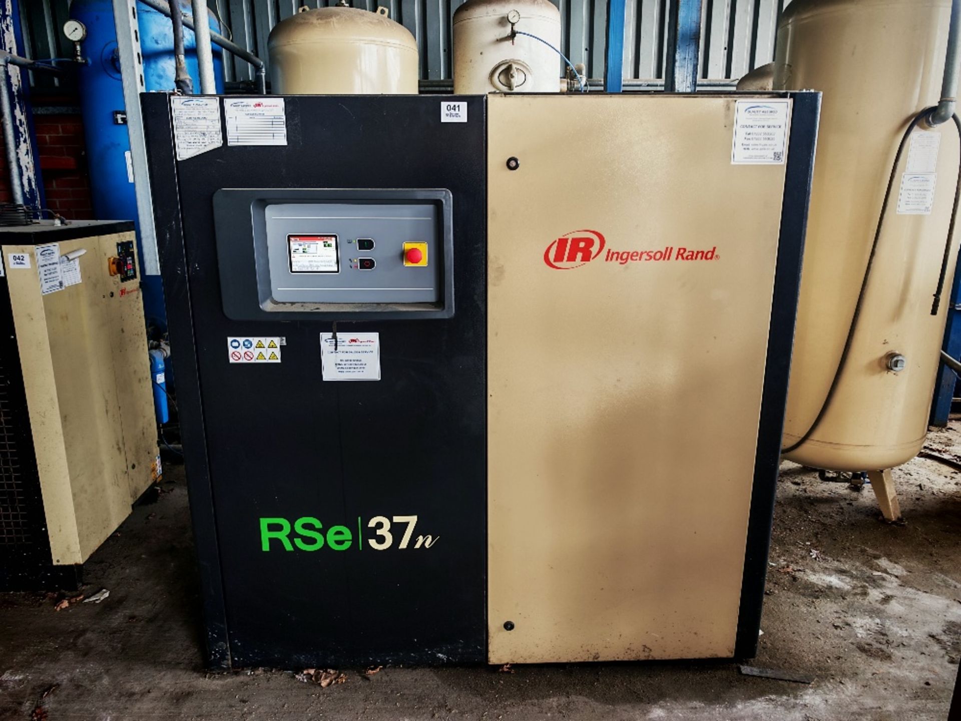 (2021) Ingersoll Rand RSe37n packaged air compressor with receiver - Image 2 of 16